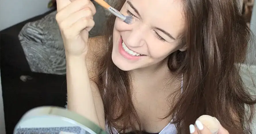 Jak zrobić korektor do twarzy – prosty przepis na idealny makijaż