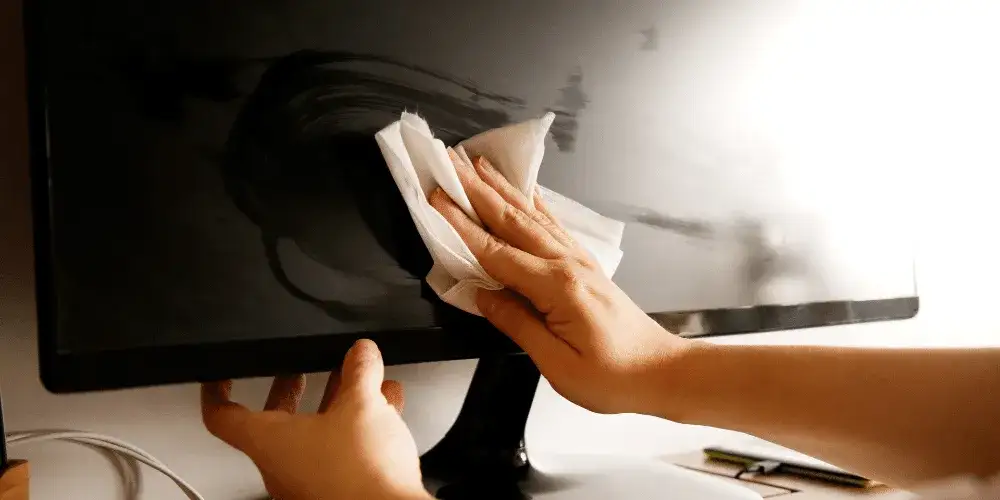 Czym czyścić matrycę monitora: 7 skutecznych metod i ostrzeżeń