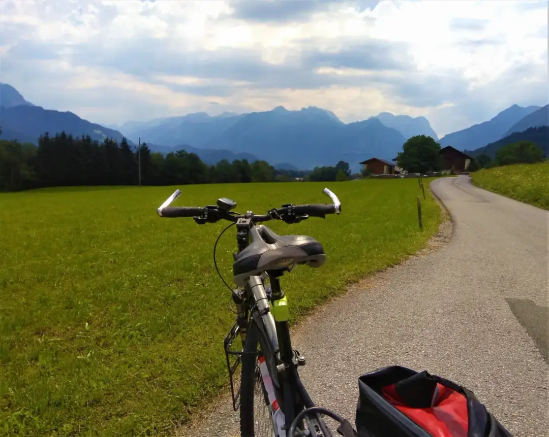 Jakie siodełko na długie trasy, by uniknąć bólu i dyskomfortu?