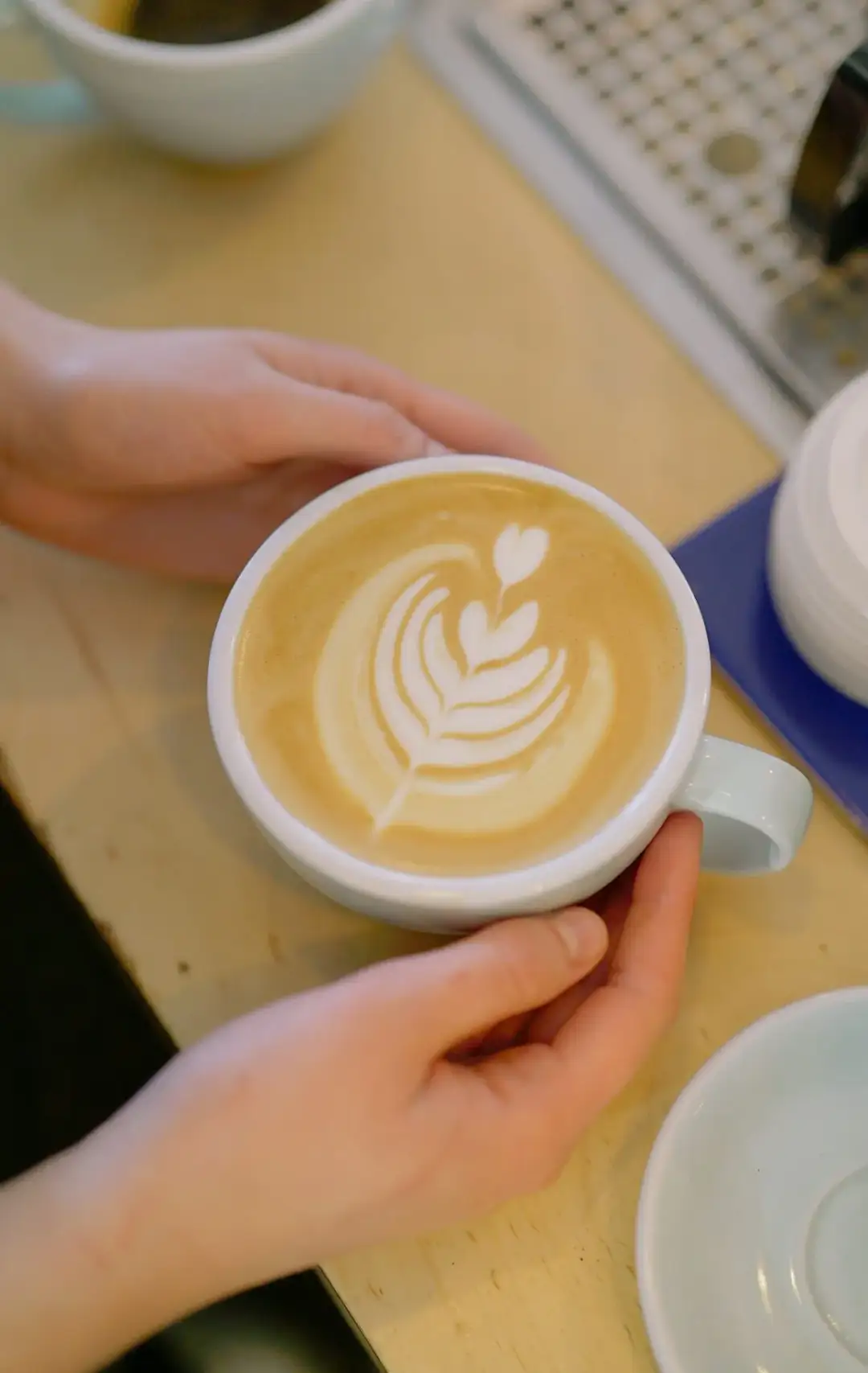 Czy kawa z mlekiem roślinnym jest zdrowa? Odkryj prawdę o jej wpływie