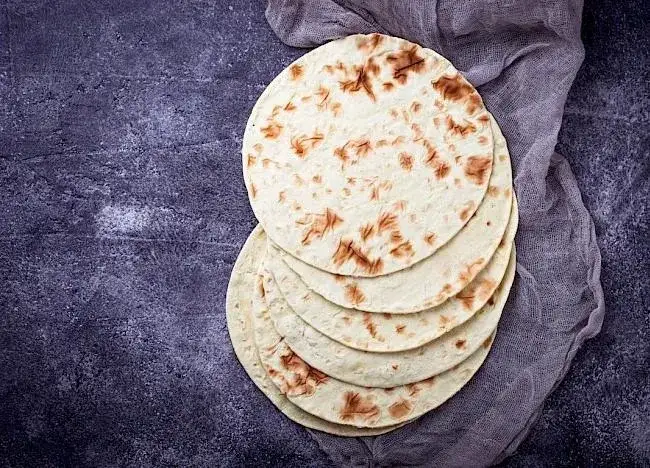Ile kalorii ma jedna tortilla? Prawda o kaloryczności i wartościach odżywczych