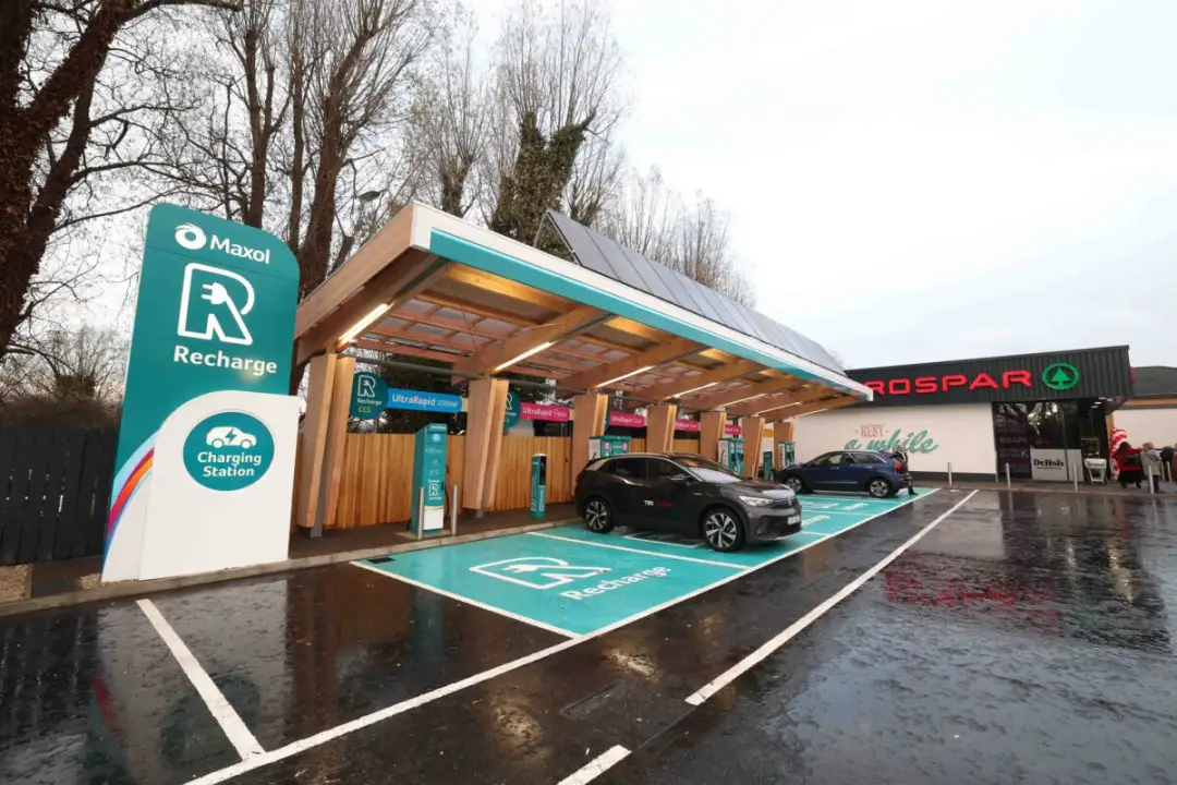 Dlaczego Twoja firma powinna rozważyć carport fotowoltaiczny?