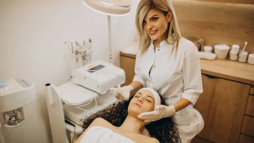 Zarobki z salonu kosmetycznego: Realne zyski i wyzwania branży