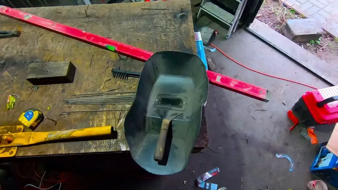 Jak zrobić regał do garażu metalowy - proste kroki i materiały