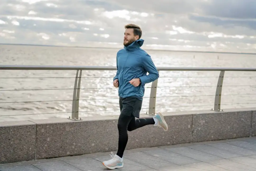 Jak się ubrać na bieganie 15 stopni, aby uniknąć dyskomfortu