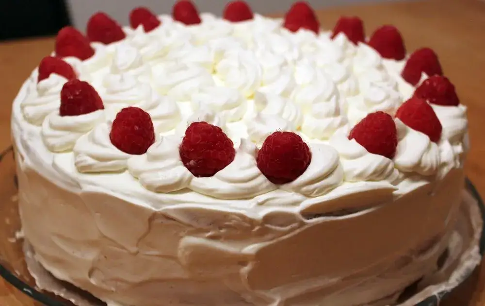 Jak udekorować tort na roczek - proste i kreatywne pomysły na urodziny