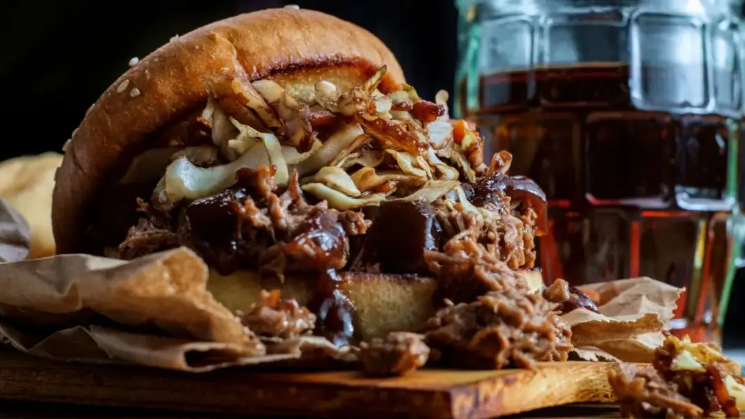 Szarpana wołowina krok po kroku. Przepyszny przepis, który zachwyci każdego