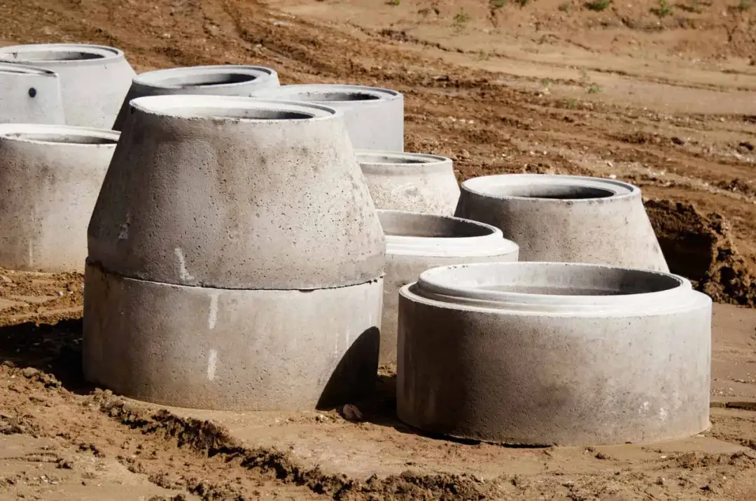 Kręgi betonowe do studni: funkcje, rodzaje i montaż - poradnik