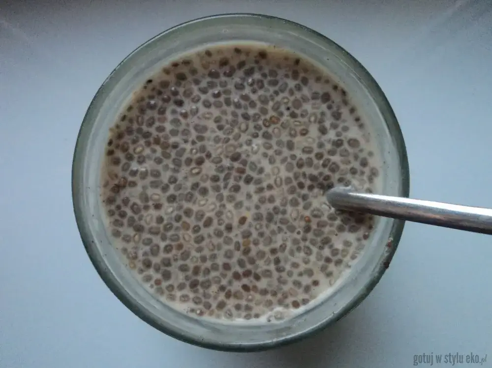 Jak zrobić pyszną chię na mleku owsianym - przepis krok po kroku