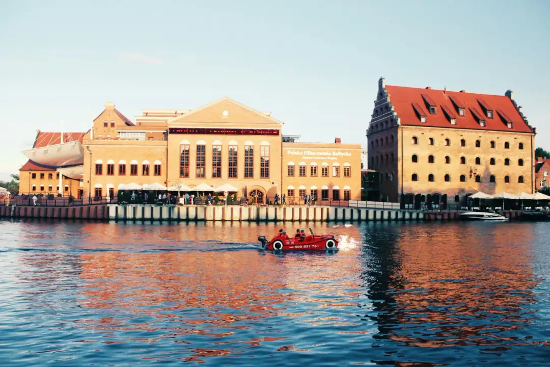 Domki na wodzie, czyli nietypowy sposób na nocleg z bajki