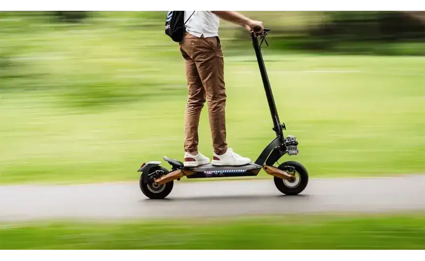 Jaki zasięg ma hulajnoga elektryczna? Odkryj, co wpływa na dystans