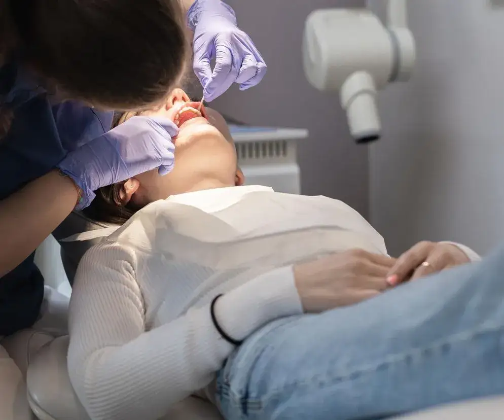 Czy dentysta wystawi L4? Kiedy zwolnienie od stomatologa jest ważne?