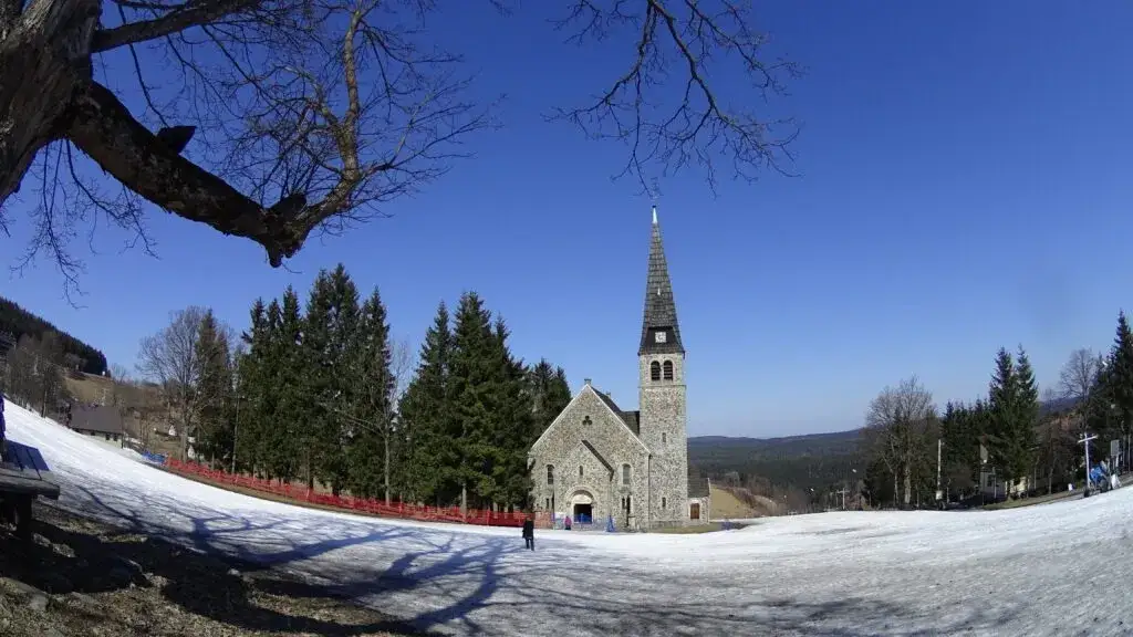 Duszniki-Zdrój zimą: Atrakcje turystyczne, które warto zobaczyć w uzdrowisku