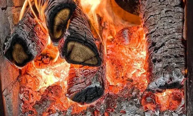 Dlaczego leci sadza z komina? Oto najczęstsze przyczyny i zagrożenia