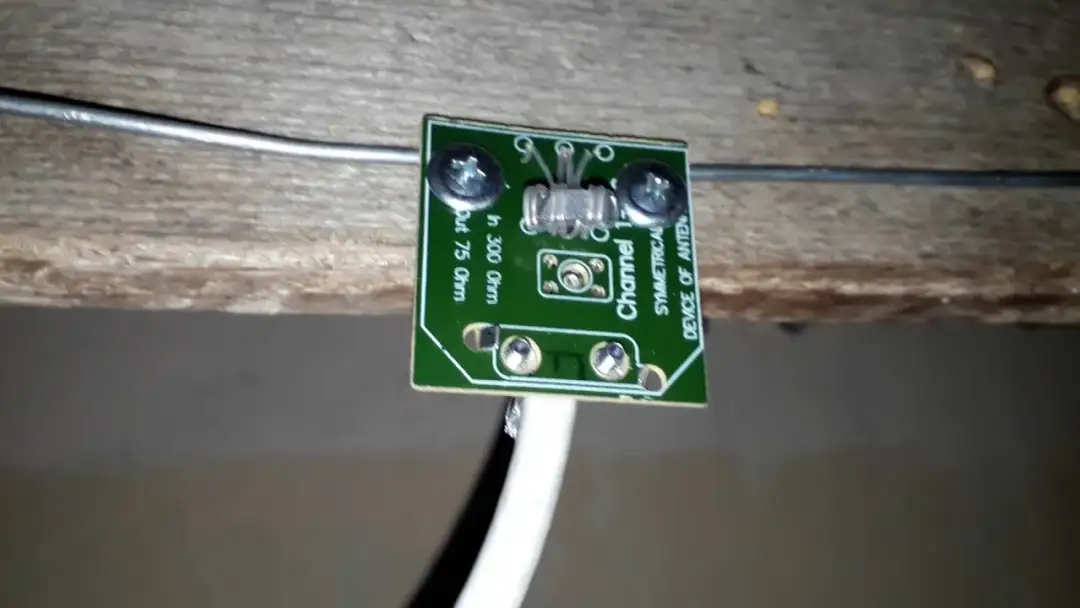 Jak podłączyć antenę do radia samochodowego - uniknij najczęstszych błędów