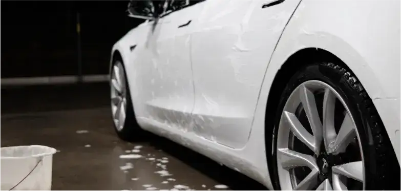 Czym myć karoserię samochodu, aby uniknąć zarysowań i uszkodzeń?