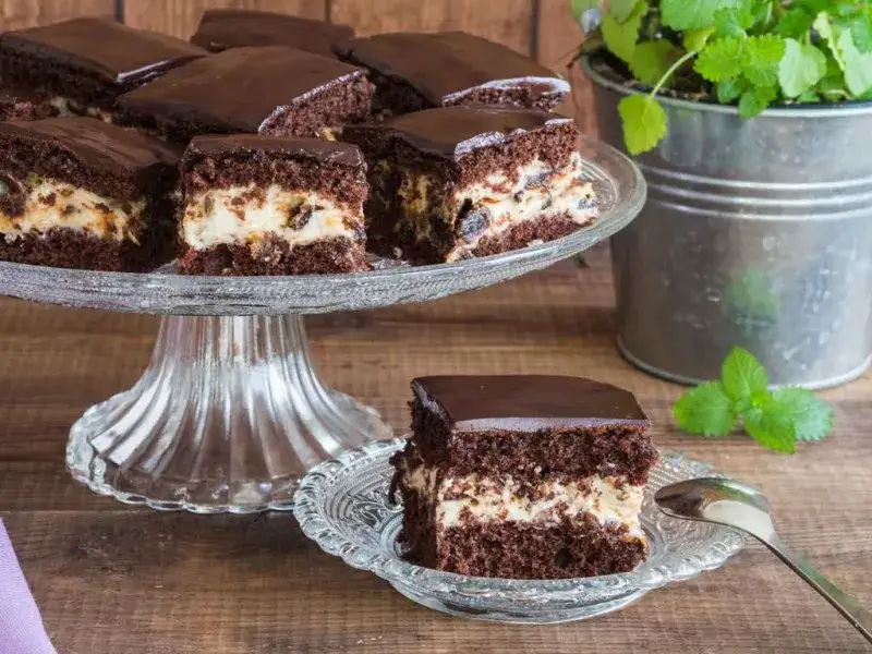 Idealna Polewa Czekoladowa: Proste Przepisy i Triki na Sukces