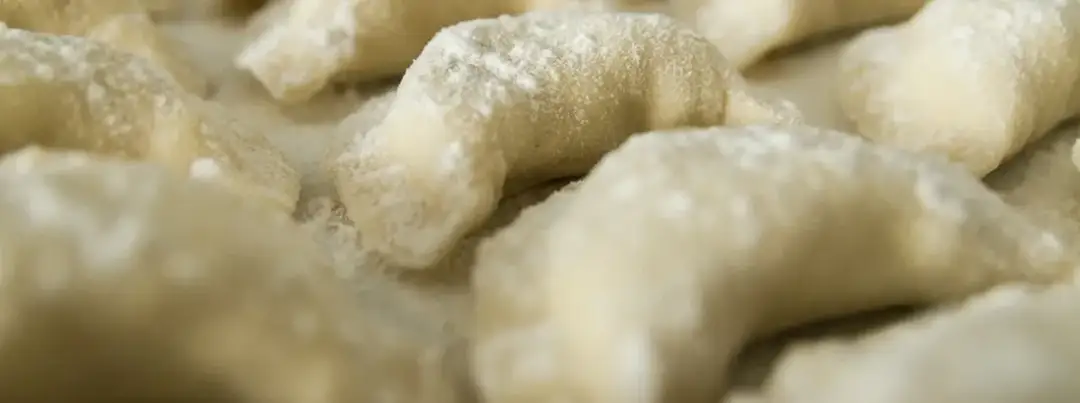 Jak zrobić idealne ciasto ciasto na pierogi: przepis krok po kroku