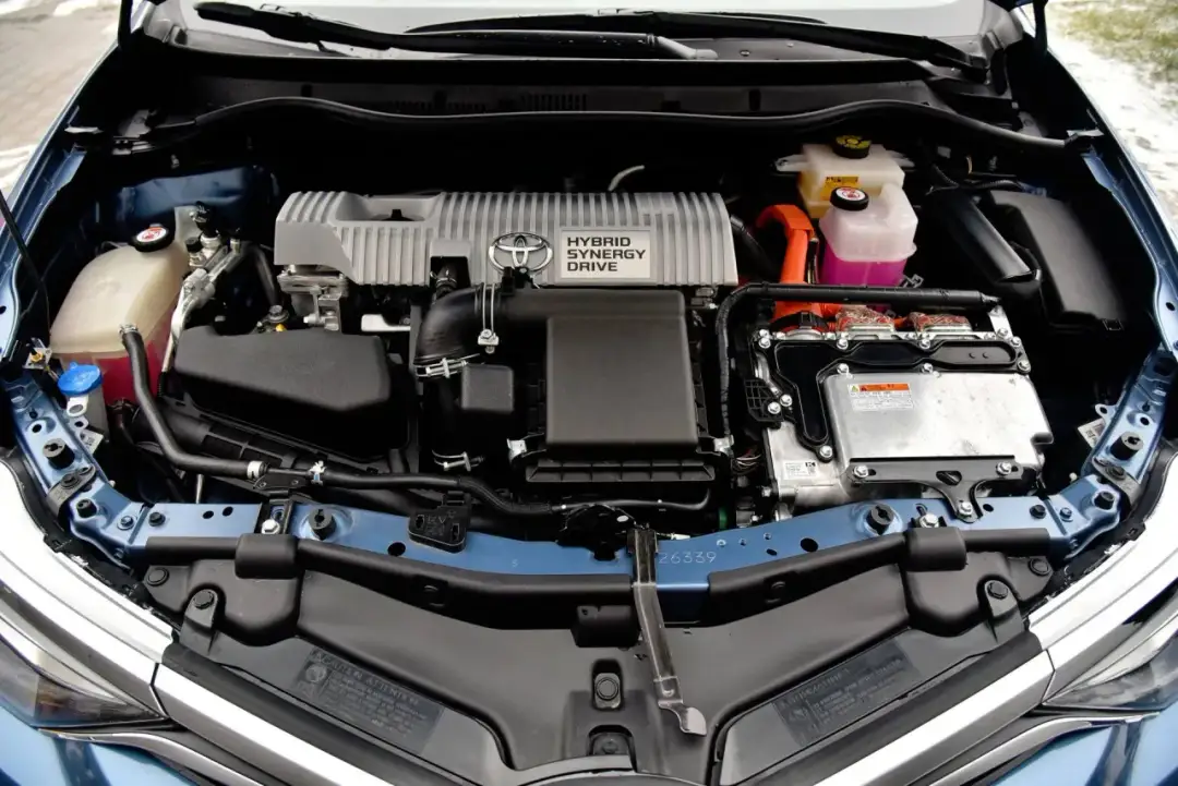 Toyota Auris Hybrid: Akumulator 12V Gdzie jest? Objawy i ratunek