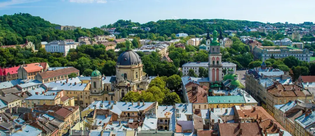 Lwów czy jest bezpiecznie? Odkryj ryzyka podróży do Ukrainy