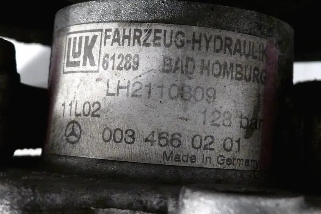 Pompa wspomagania Mercedes W211: Diagnoza, naprawa, koszty