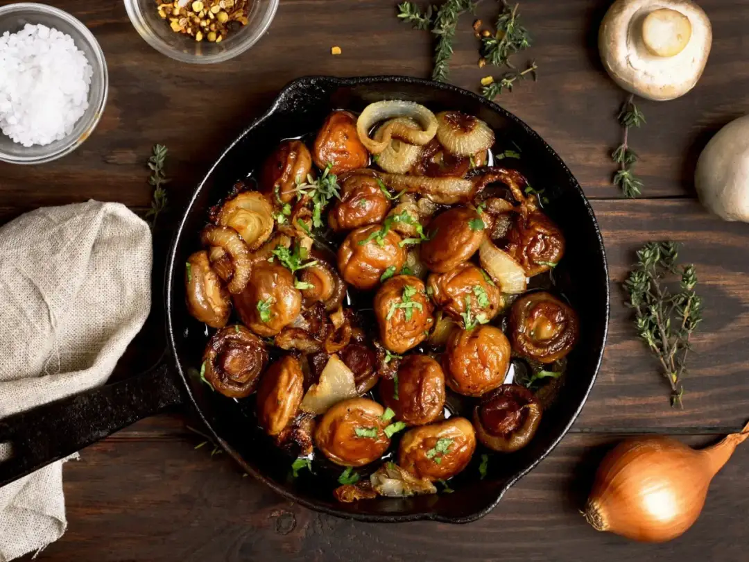 Jak zrobić pieczarki na obiad - proste przepisy, które zaskoczą smakami