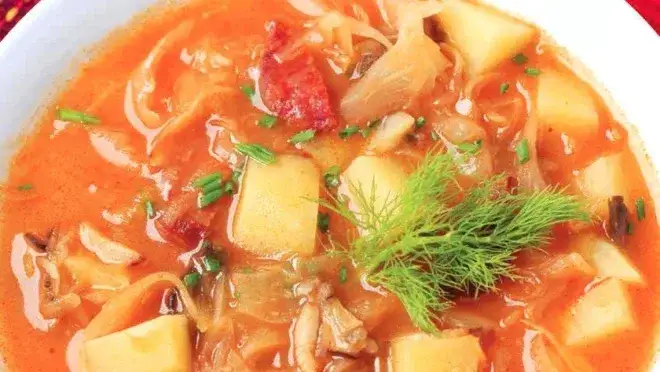 Co to jest zupa? Poznaj sekrety składników i tradycji kulinarnych