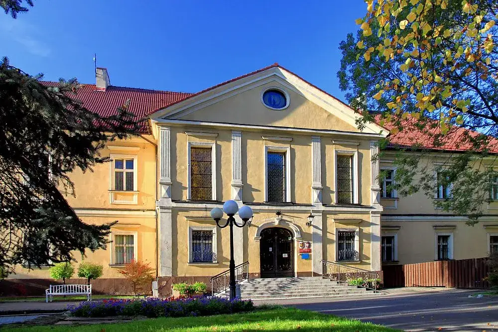 Zwiedź Pałac Dietrichsteinów w Złotym Potoku na Opolszczyźnie