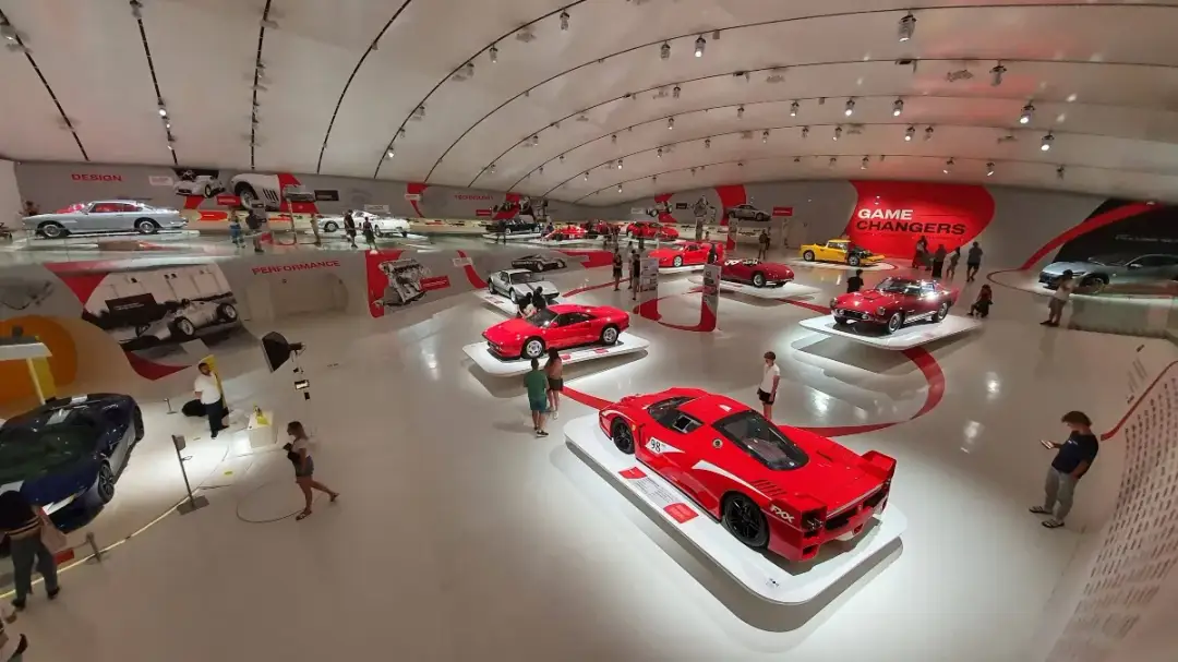 Maranello czy Modena? Które muzeum Ferrari wybrać? Poradnik