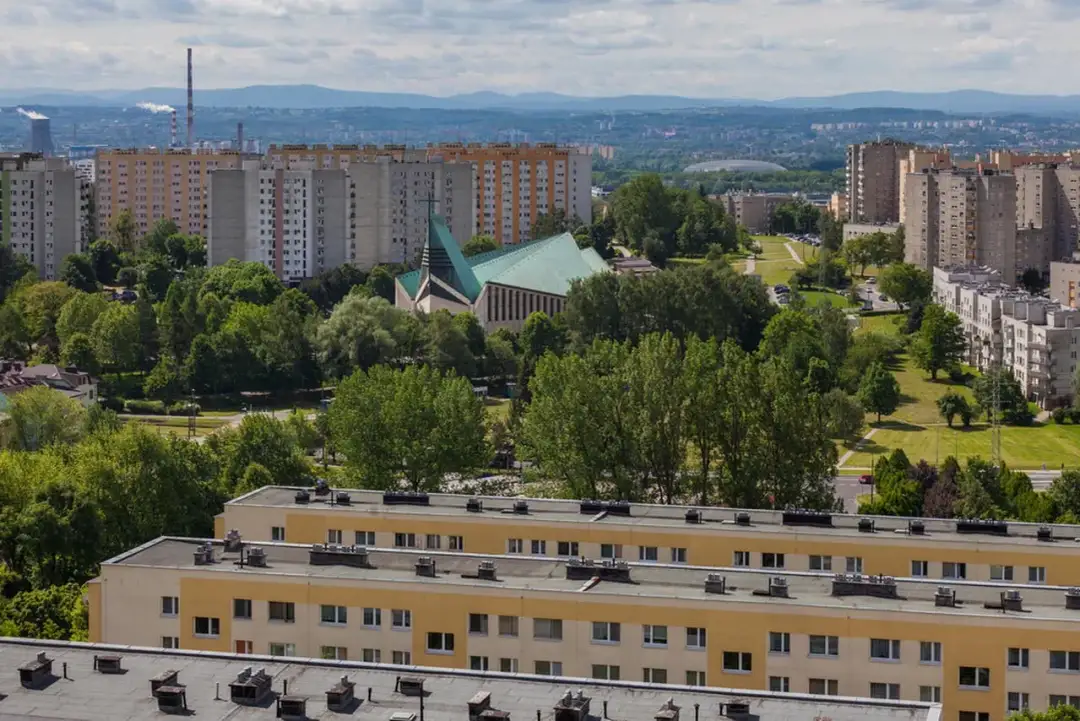 Jak dojechać do osiedla złotego wieku w Krakowie - sprawdź trasy i połączenia