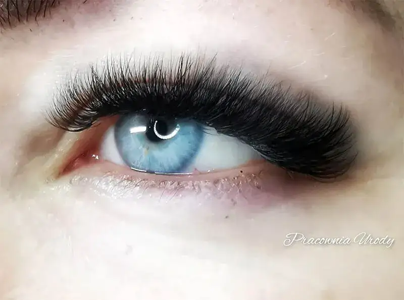 Rzęsy 1:1: Czy warto? Przewodnik po naturalnym spojrzeniu