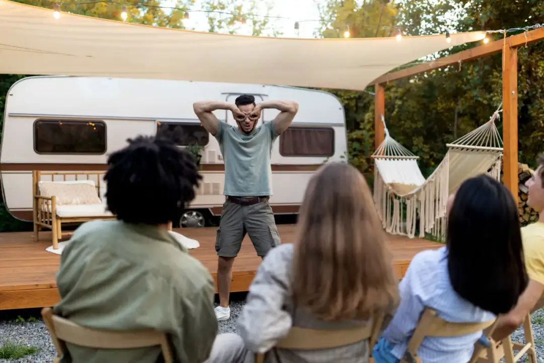 Pedagog szkolny jako wychowawca: Czy można łączyć te role?