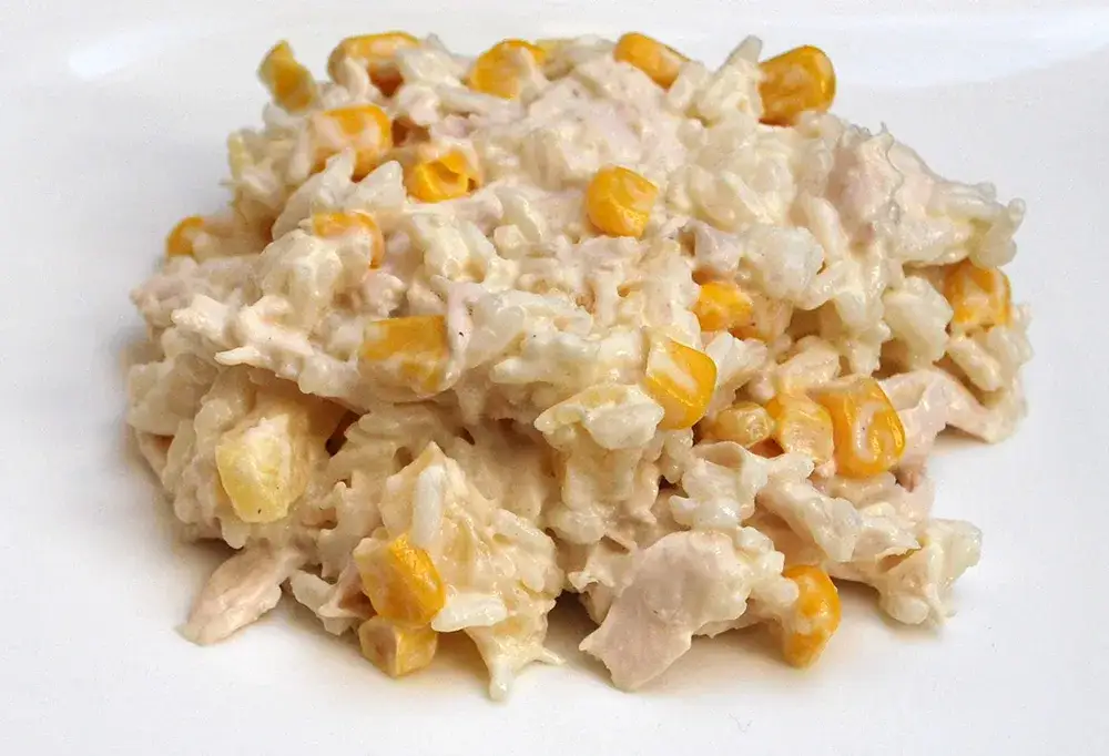 Czy znasz sekret egzotycznej sałatki z kurczakiem, ryżem i ananasem?