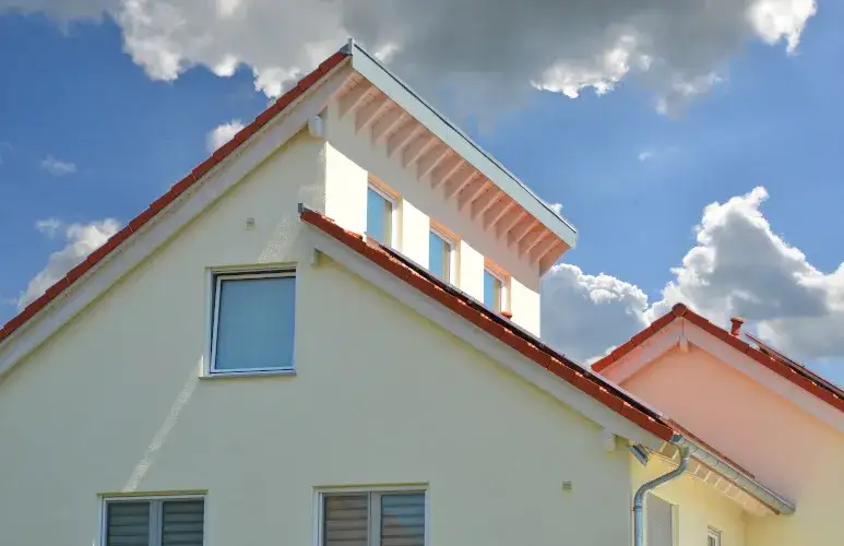 Dach pulpitowy: zalety, wady i zastosowanie w nowoczesnym budownictwie