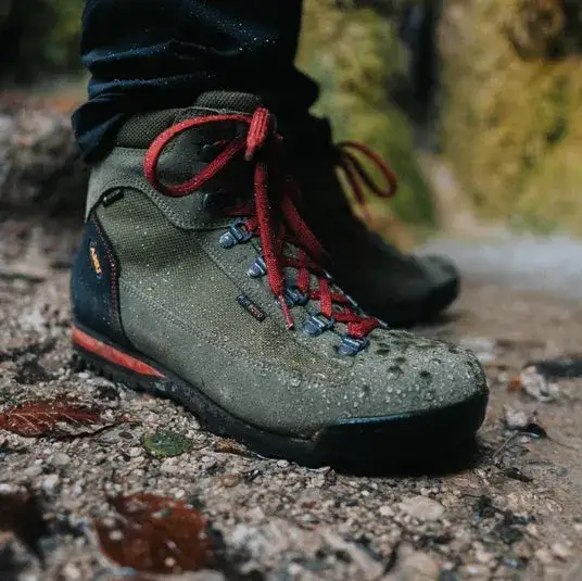 Scarponi da montagna: scegli bene, cammina sicuro e comodo