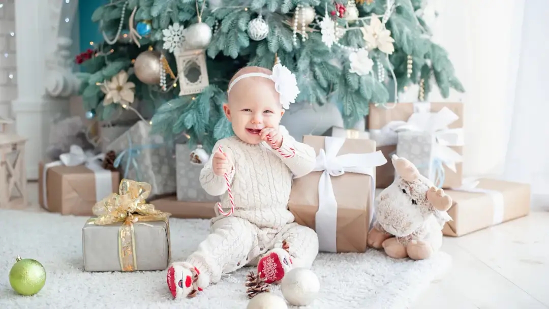 Co kupić 2 miesięcznemu dziecku pod choinkę, aby było bezpieczne?