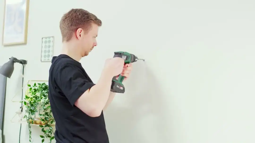 Jak wyciągnąć kołki ze ściany bez uszkodzenia powierzchni?