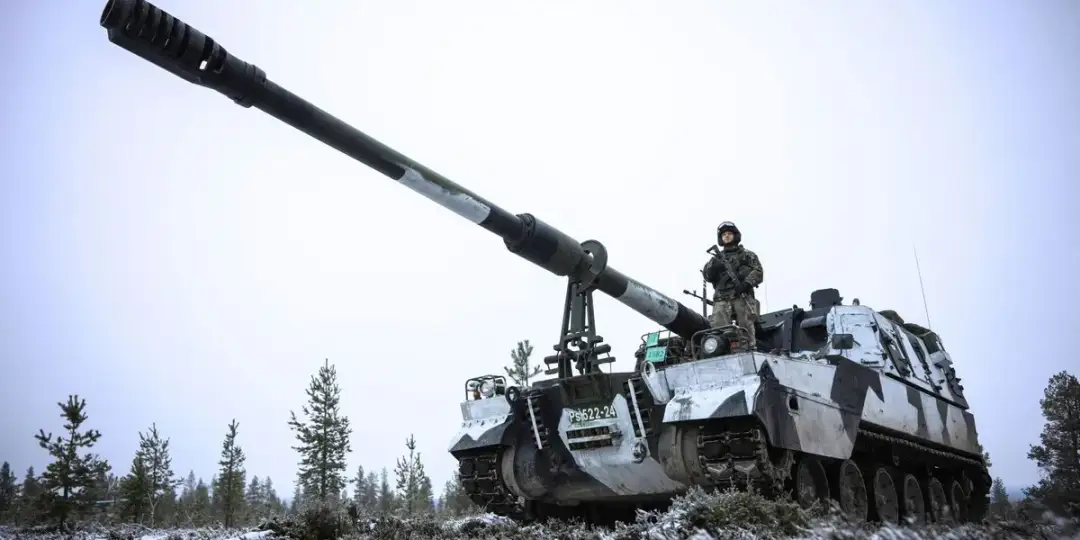 Żołnierz obsługujący działo: Ciężka służba artylerzysty. Wymagania i obowiązki