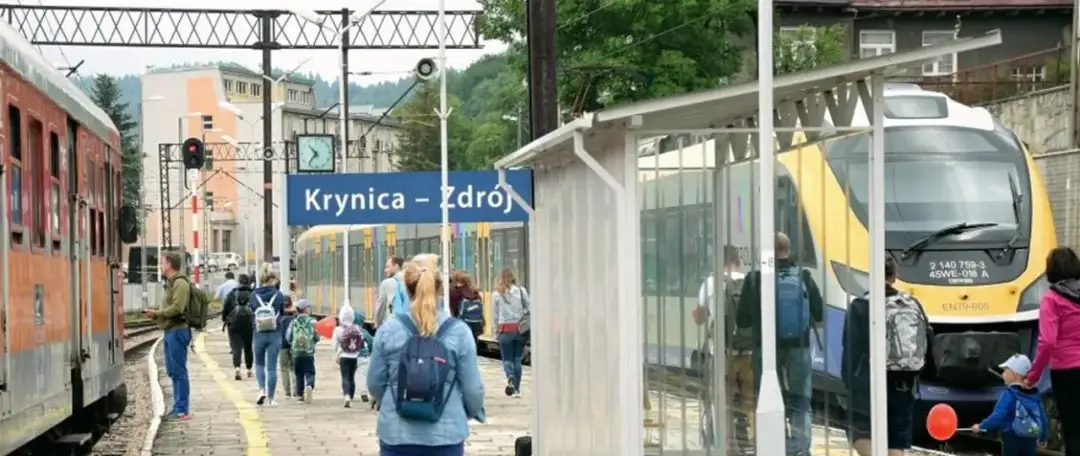 Jak dojechać pociągiem do Krynicy-Zdroju? Wszystkie trasy i porady podróżnicze