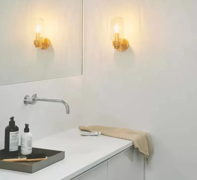 Jaką lampę nad lustro do łazienki wybrać, aby uniknąć cieni?