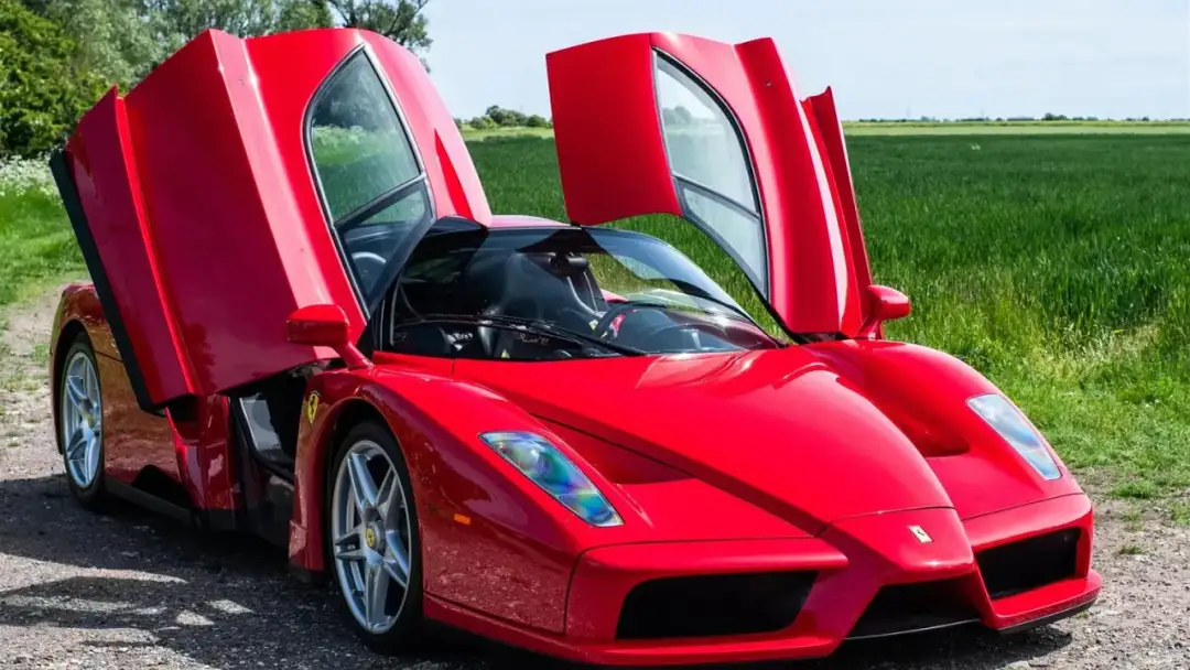 Ile kosztuje Ferrari Enzo? Poznaj szokujące ceny tych aut!