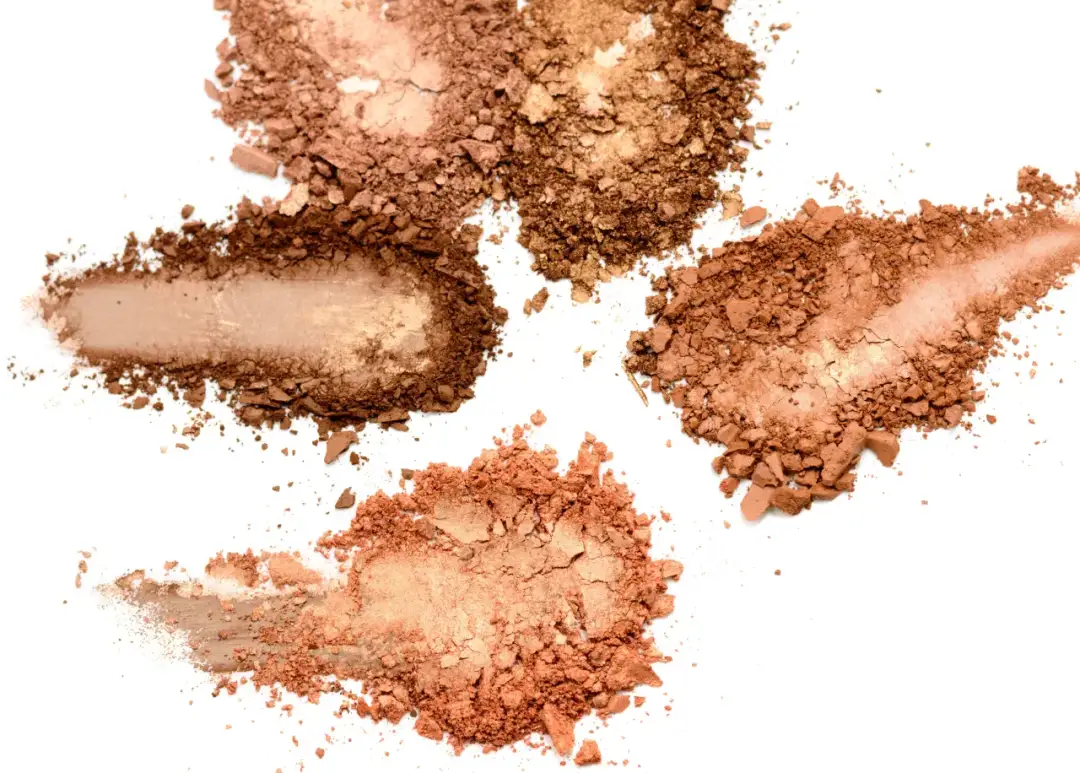 Jaki bronzer wybrać, aby uniknąć błędów i osiągnąć naturalny efekt?