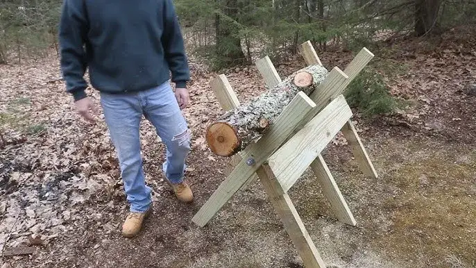 Koziołki do cięcia drewna: Jak ułatwić sobie pracę w ogrodzie?