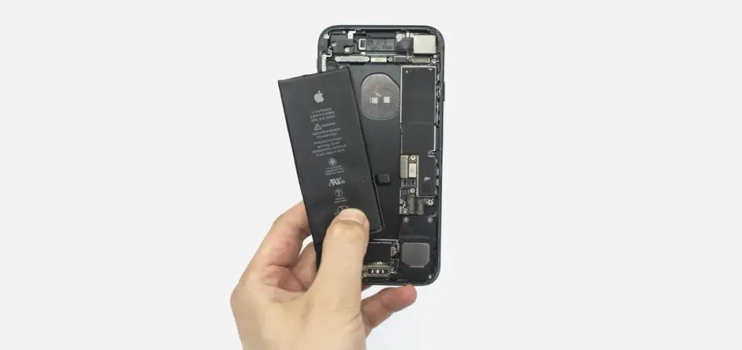 Ile kosztuje wymiana baterii w iPhone 7? Sprawdź ceny w serwisach