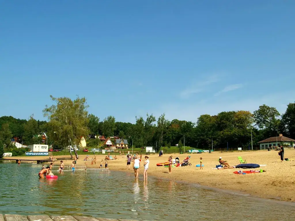 Długie jezioro Lipie: piękne miejsce na wypoczynek i rekreację