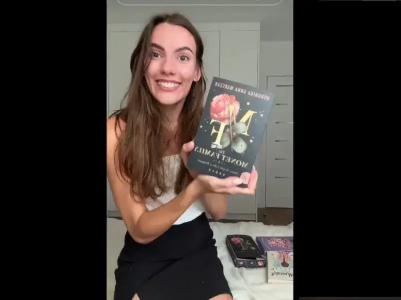 Weronika Marczak: Kim jest autorka "Rodziny Monet"? Od Wattpada do sukcesu