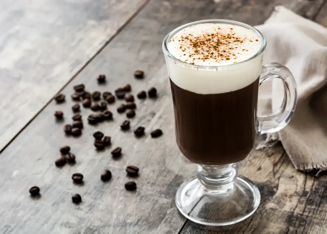 Jak przygotować idealny irish coffee drink - przepis i historia