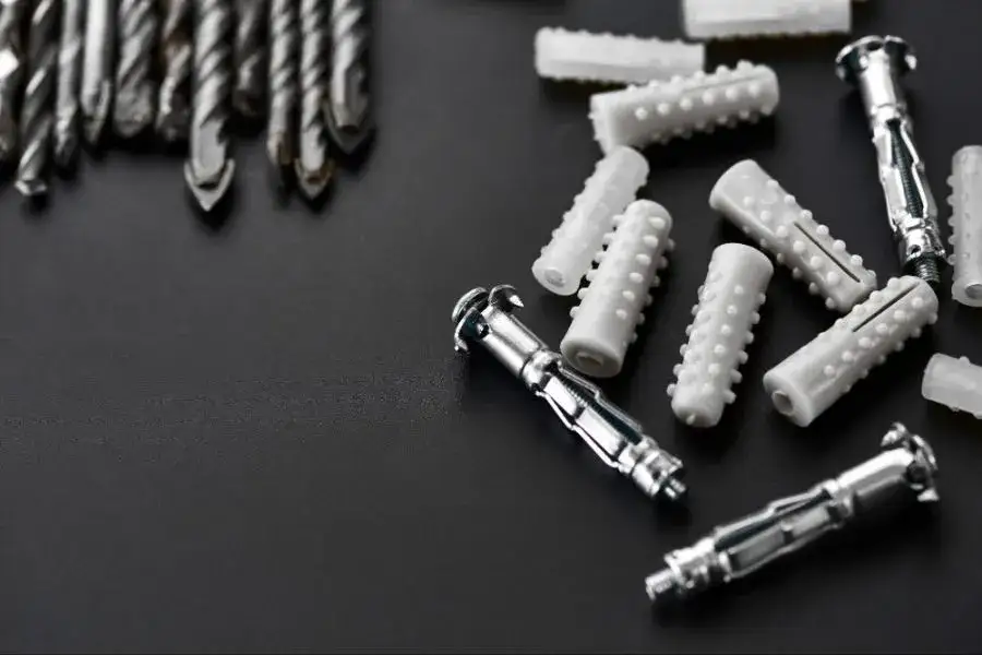 Śruba do kotwy – jak wybrać najlepsze mocowanie do betonu?