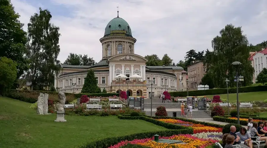 Dlaczego warto odwiedzić Park Zdrojowy w Lądku-Zdroju? Odkryjmy!