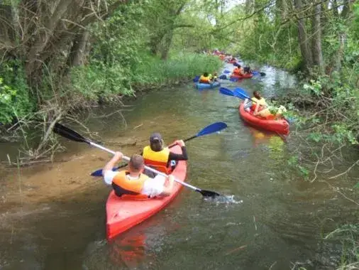 Spływ kajakowy Lubrza: idealna trasa dla rodzin i początkujących
